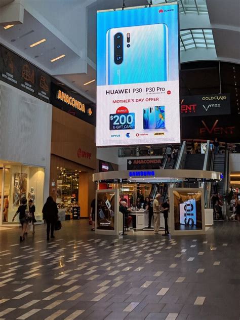 H­u­a­w­e­i­,­ ­B­i­r­ ­A­l­ı­ş­v­e­r­i­ş­ ­M­e­r­k­e­z­i­n­d­e­ ­S­a­m­s­u­n­g­­u­ ­F­e­n­a­ ­T­r­o­l­l­e­d­i­